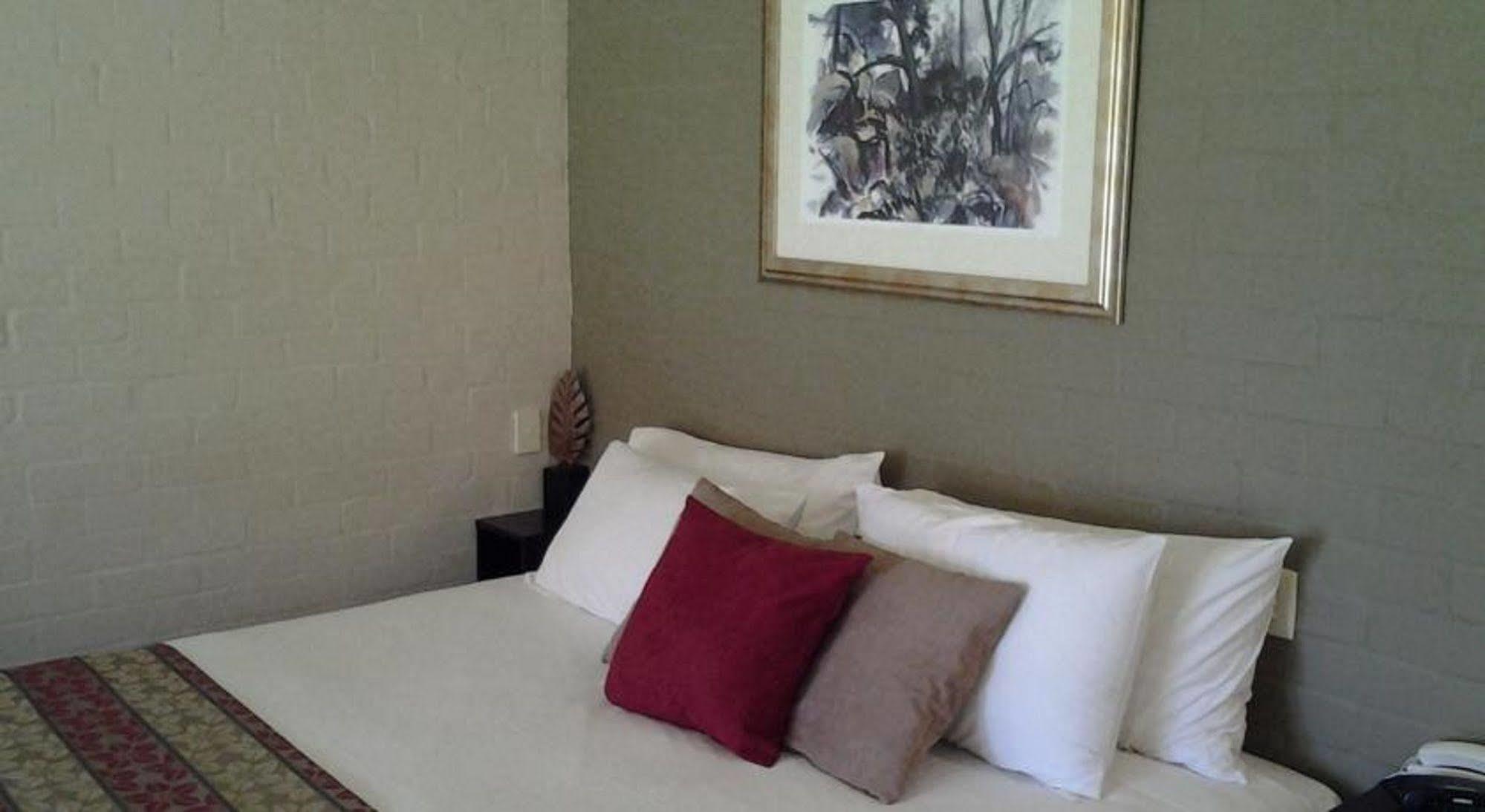 Briars Country Lodge Bowral Bagian luar foto